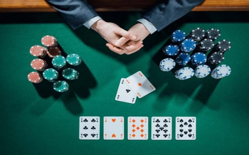 Nghệ thuật đọc vị và thao túng đối thủ trên bàn bài