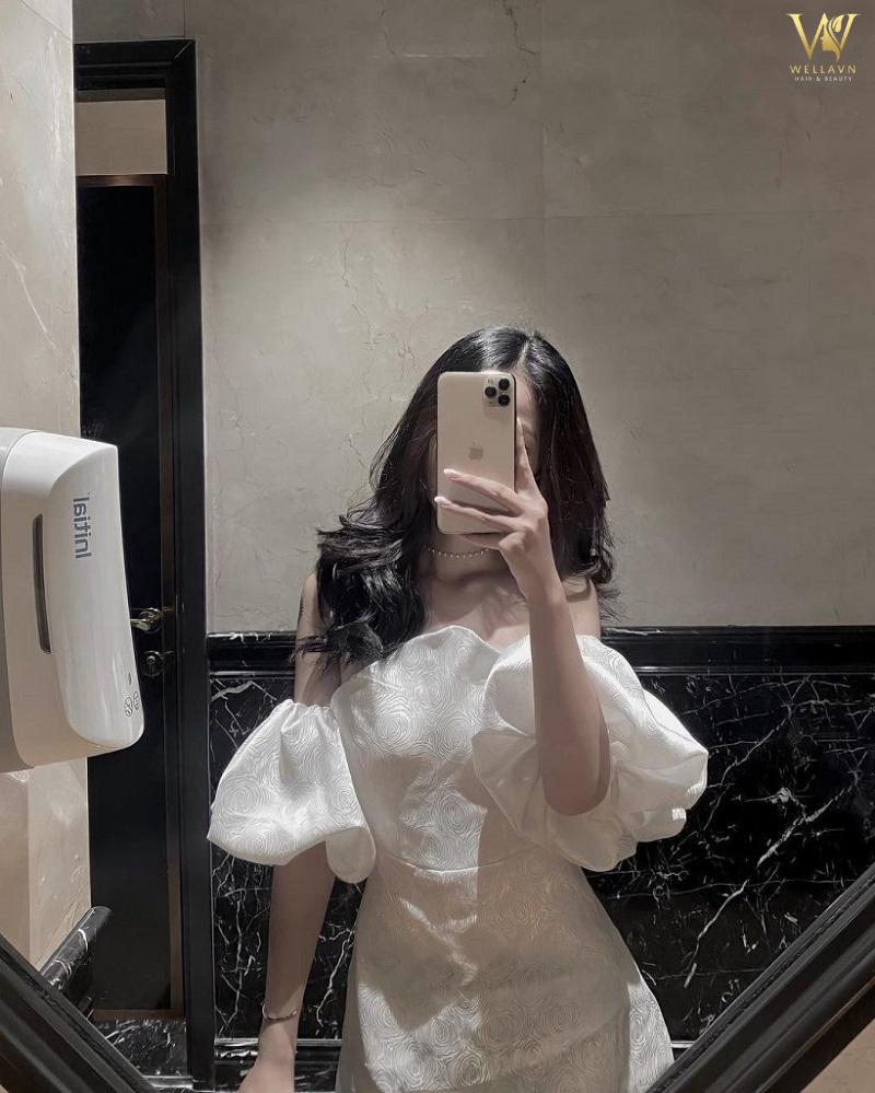 Ảnh mặt gái che mặt trước gương