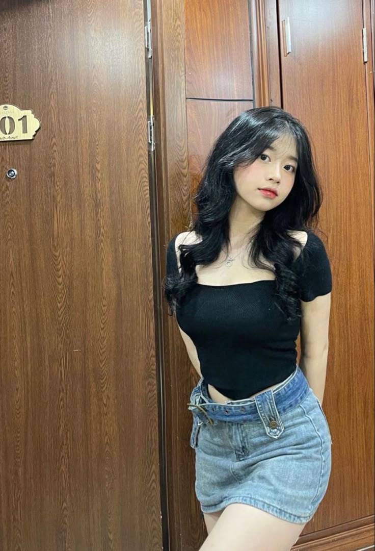 Ảnh gái xinh khoe dáng ngoài trời