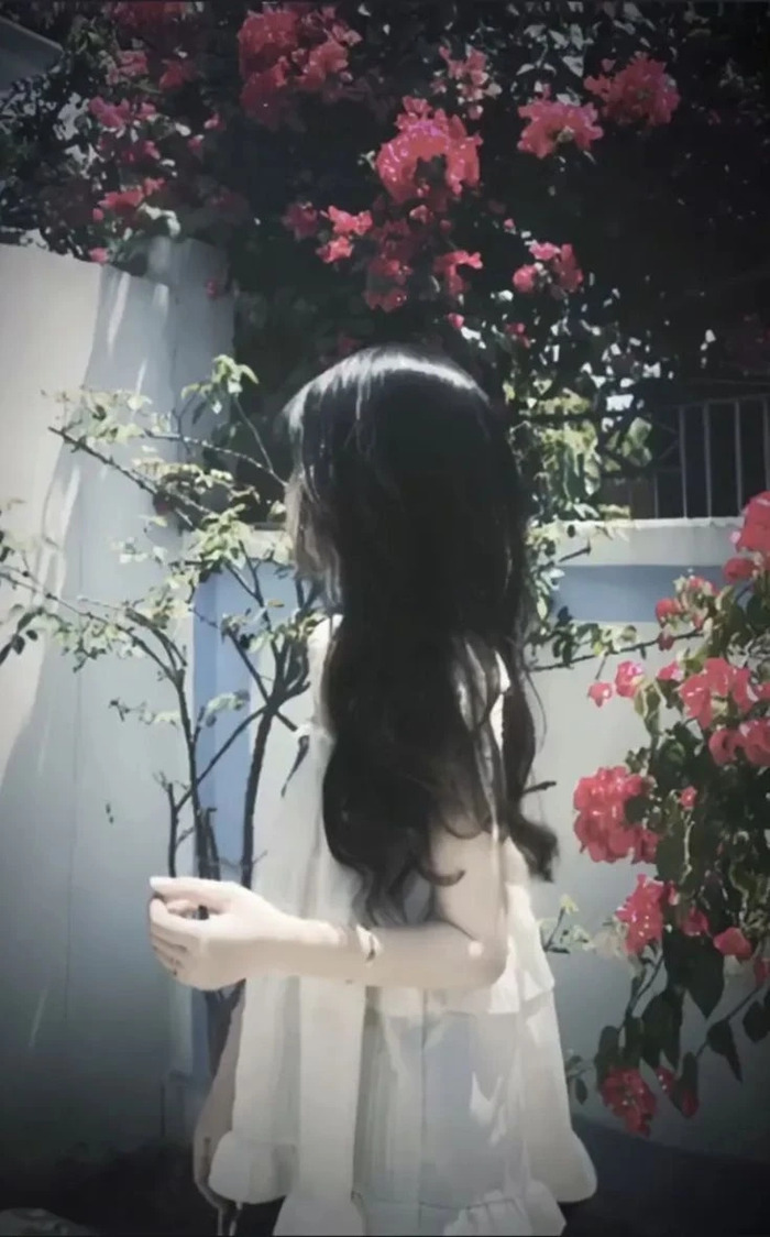 Ảnh gái xinh che mặt tự nhiên