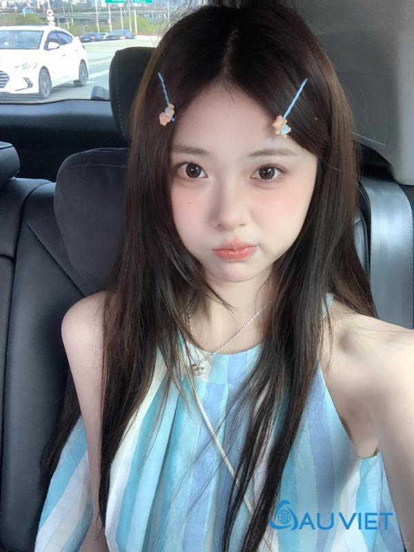 gái xinh dễ thương ngoài trời