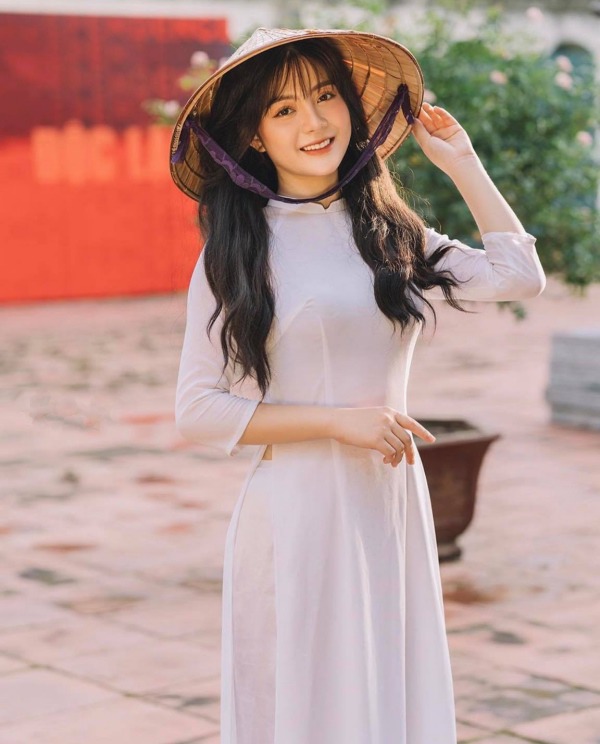 Ảnh cô gái mặc áo dài Việt Nam