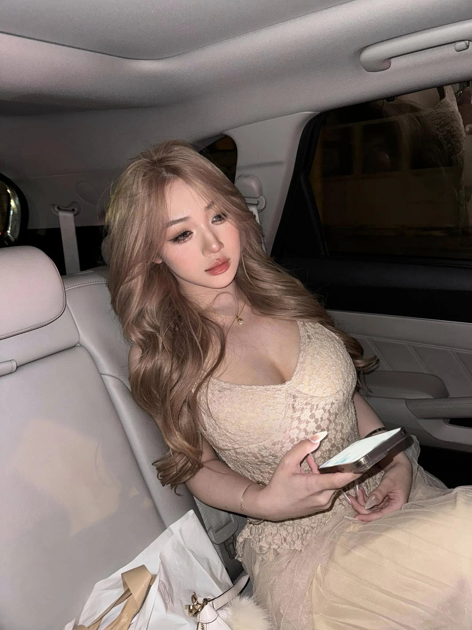 Hà Linh trên TikTok livestream