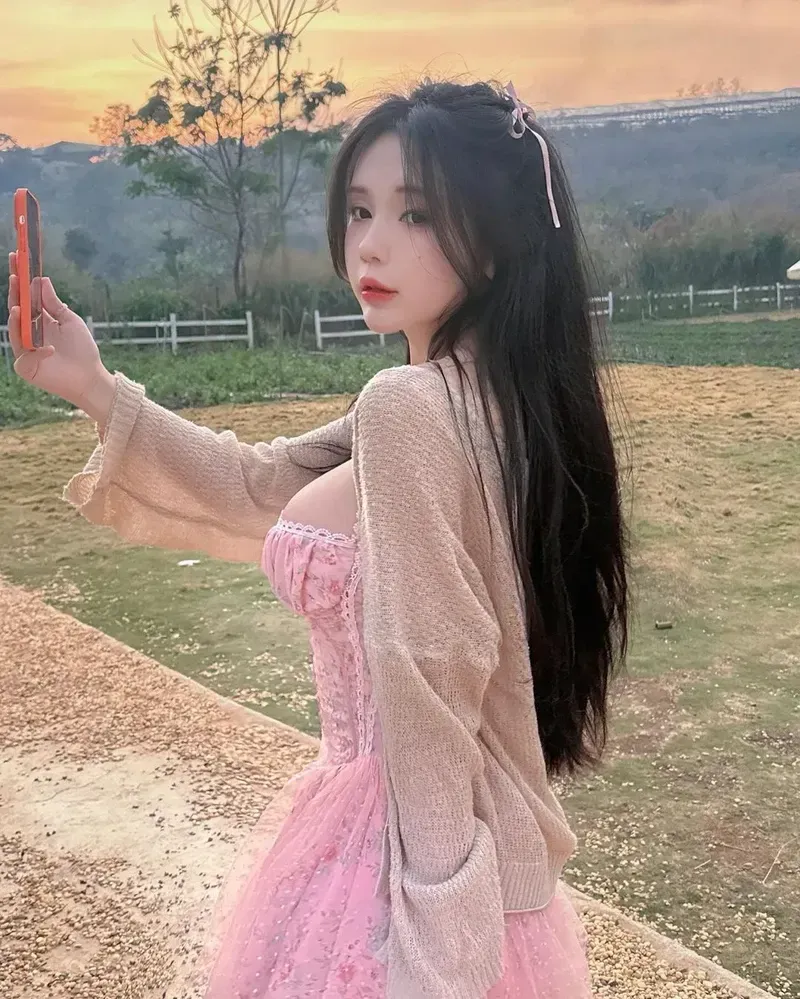 Gái xinh TikTok quyến rũ và tự tin