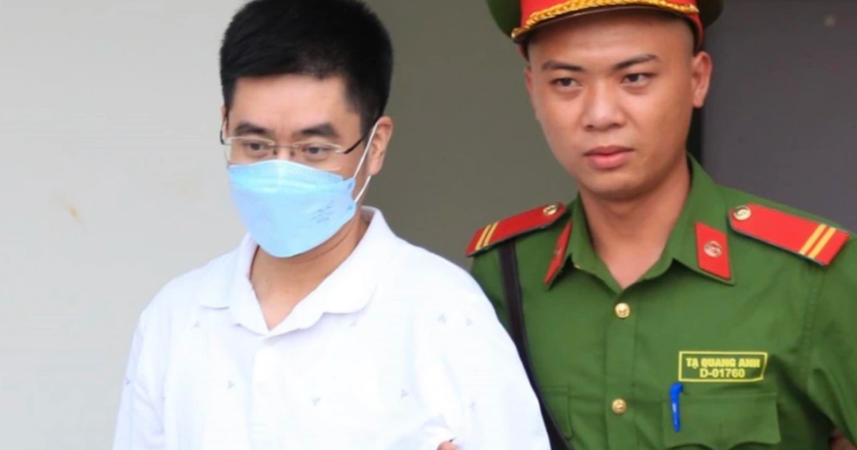 Hoàng Văn Hưng tại phiên tòa vụ án chuyến bay giải cứu