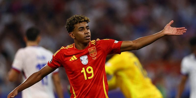 Tương lai của tiền vệ Jamil Abubakar