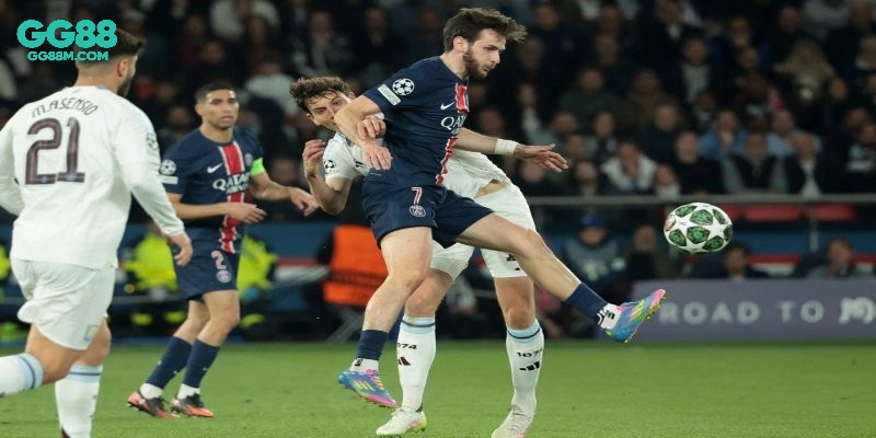 Tối ưu hóa sức mạnh tạo ra lợi thế của tiền đạo cánh