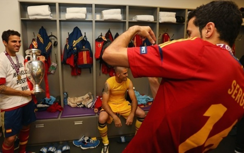 Sức mạnh của chiếc băng đội trưởng trong phòng thay đồ