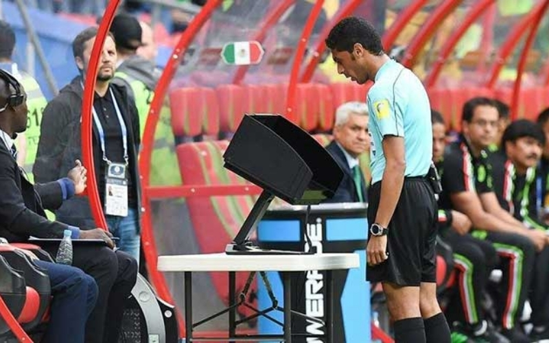 Tác động sâu sắc của VAR đến tâm lý và lối chơi