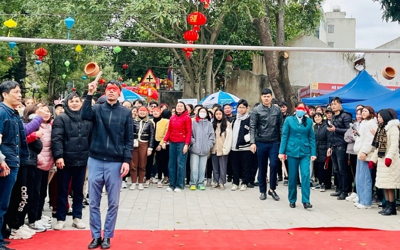 Phân tích tâm lý đám đông khi tham gia các trò chơi cộng đồng