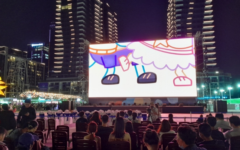 Bố trí không gian ngồi và trang trí ánh sáng cực chill