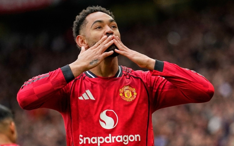 Man Utd 3-2 Liverpool: Quỷ đỏ hạ gục The Kop trong cơn mưa bàn thắng