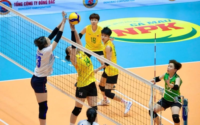 Kỹ thuật bỏ nhỏ thông minh Cách đánh lừa hàng thủ đối phương