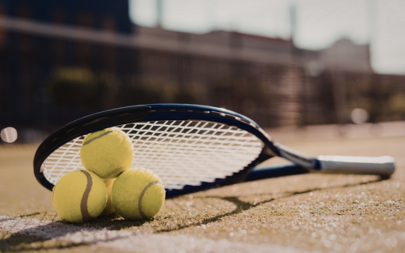 Bảng so sánh thông số các loại bóng tennis theo mặt sân