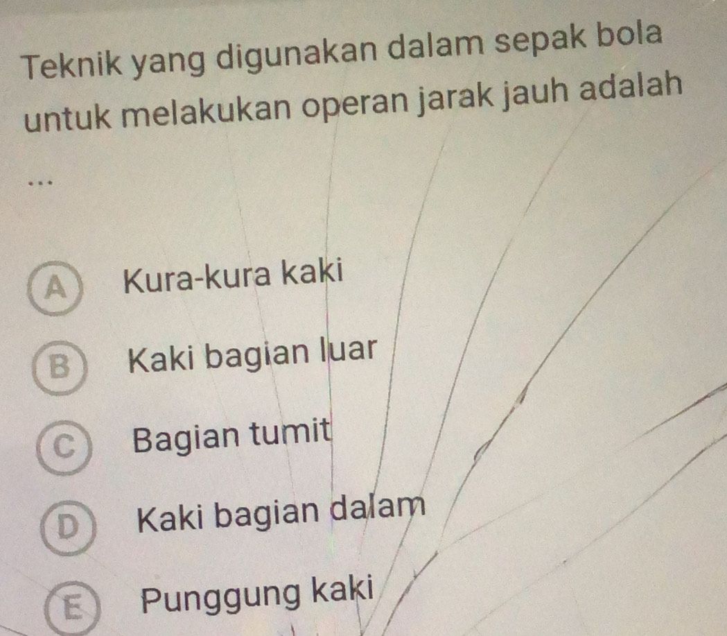 Soal teknik operan jarak jauh dalam sepak bola dengan pilihan jawaban punggung kaki